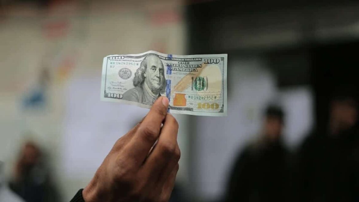 FOREX: Dollar Rises Against Major Trading Partners